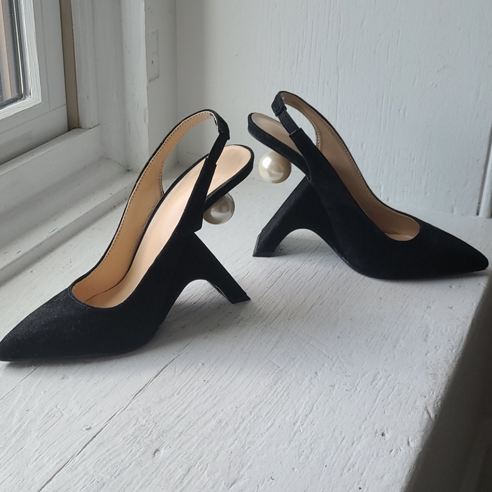 Pearl Pumps with Avant Garde Heel